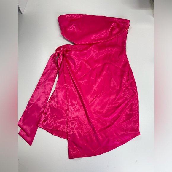Selfie Leslie Eyes For You Waist Tie Mini Dress Pink NEW Size Medium Satin - Picture 2 of 16